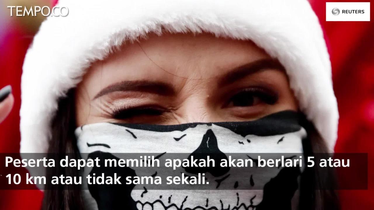 Ratusan Orang Berpakaian Santa Claus Ikuti Lomba Lari
