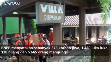 Gunakan Anjing Pelacak, Tim SAR Lakukan Pencarian Korban Tsunami