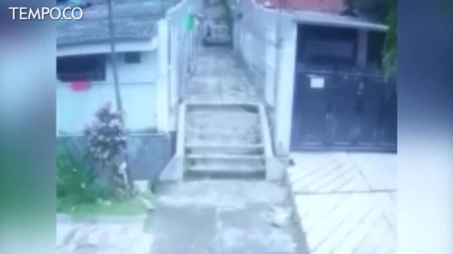 Detik-detik Penyerangan Siswi SMK di Bogor Terekam CCTV