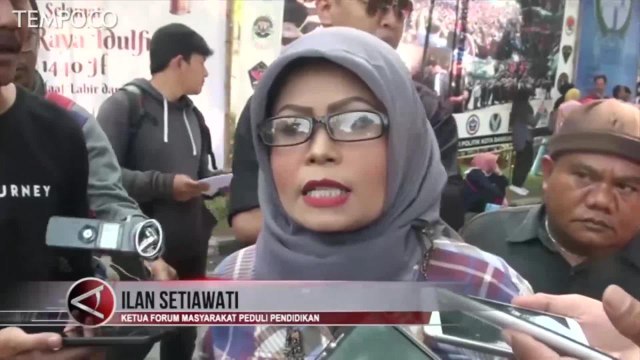 Para Orang Tua Demo Keluhkan Sistem Zonasi PPDB