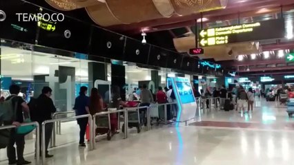 Video herunterladen: Penerbangan Domestik Alami Penurunan Akibat Mahalnya Tiket