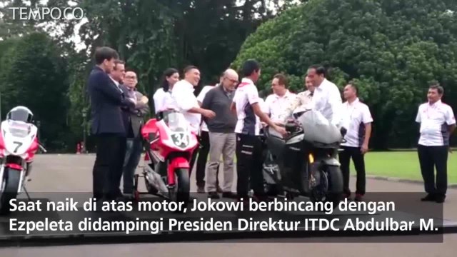 Usai Bahas Pembangunan Sirkuit, Jokowi Jajal Naik Motor MotoGP