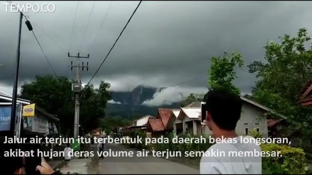 Muncul Air Terjun dari Puncak Gunung Galunggung, Ini Kata PVMBG