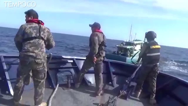 Kapal Pengawas Perikanan KKP Tangkap Dua Kapal Vietnam