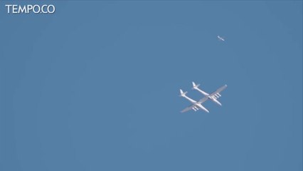 Pesawat Terbesar di Dunia Stratolaunch Berhasil Mengudara