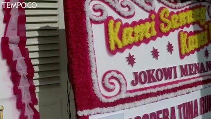 Adu Karangan Bunga Jokowi-Ma'ruf dan Prabowo-Sandiaga