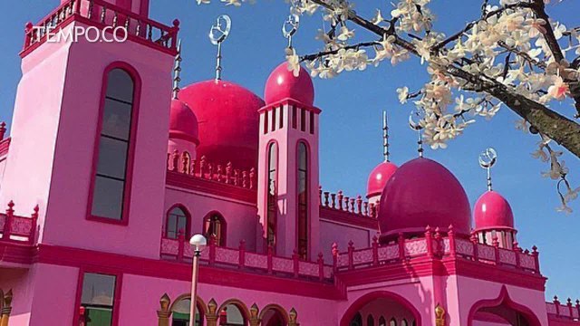 Uniknya Masjid Pink di Dunia