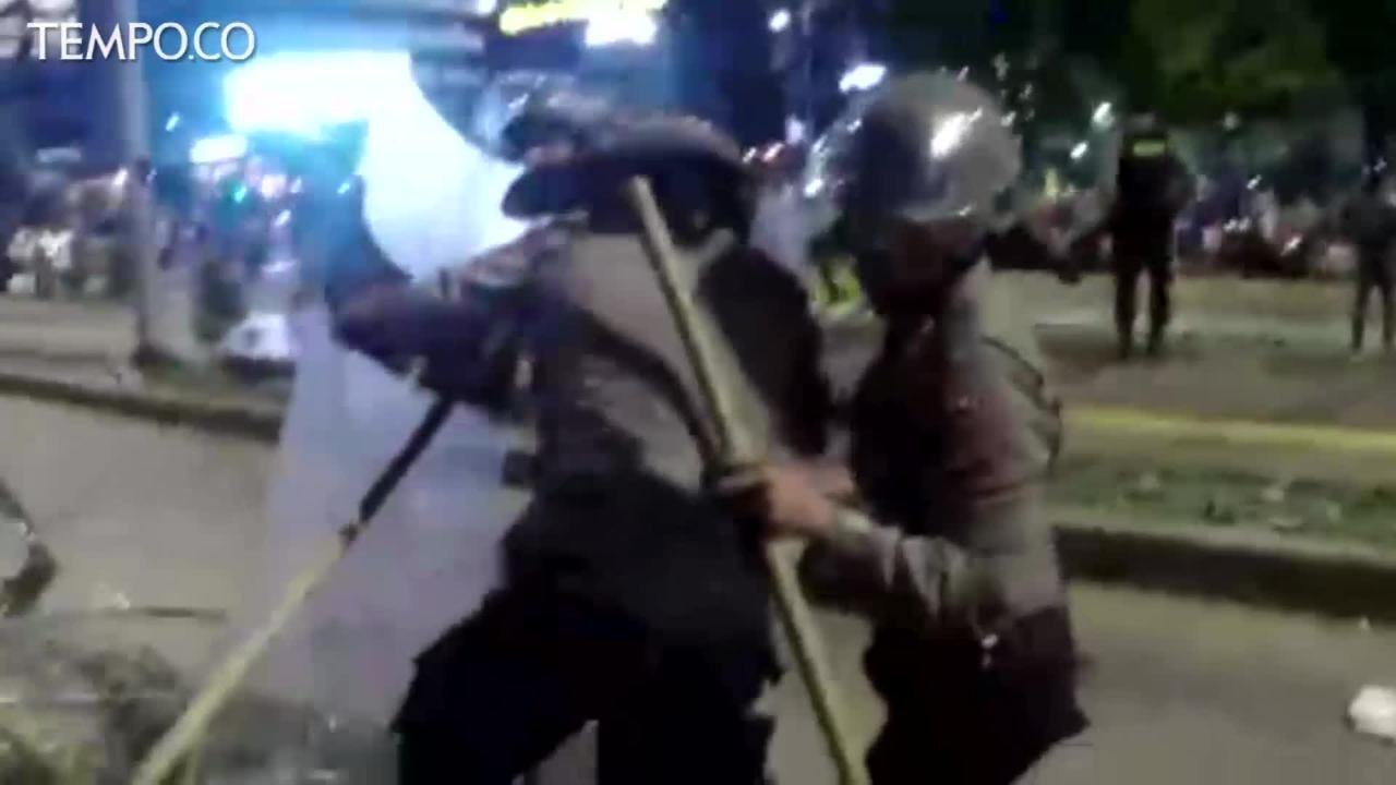 Awal Mula Bentrok Massa Aksi 22 Mei dan Polisi Terjadi di Bawaslu