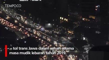 Kepadatan Kendaraan di Tol Dalam Kota Saat Malam Hari
