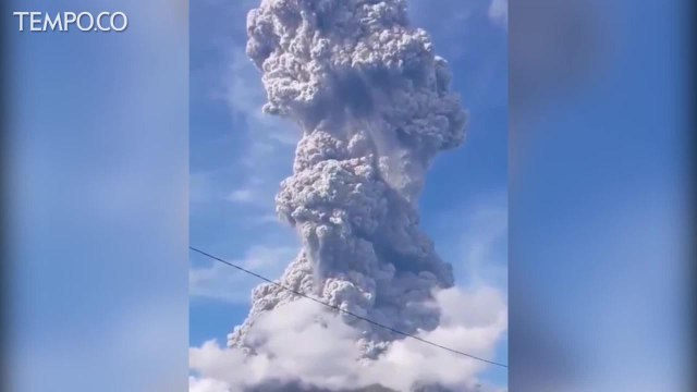 Gunung Sinabung Meletus, Kolom Abu Capai 7 KM
