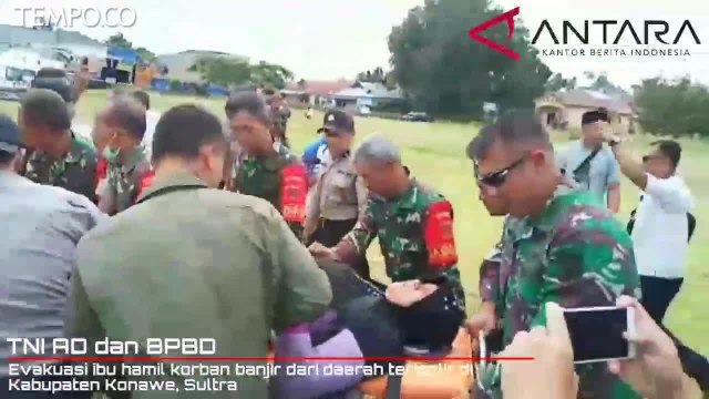 Saat TNI Evakuasi Ibu Hamil dari Daerah Terisolasi Banjir Konawe