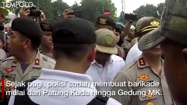 Memaksa Masuk, Pendemo PA 212 Terlibat Bentrok dengan Polisi