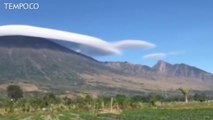 Fenomena Gunung Rinjani Bertopi Awan, Ini Penjelasan BMKG