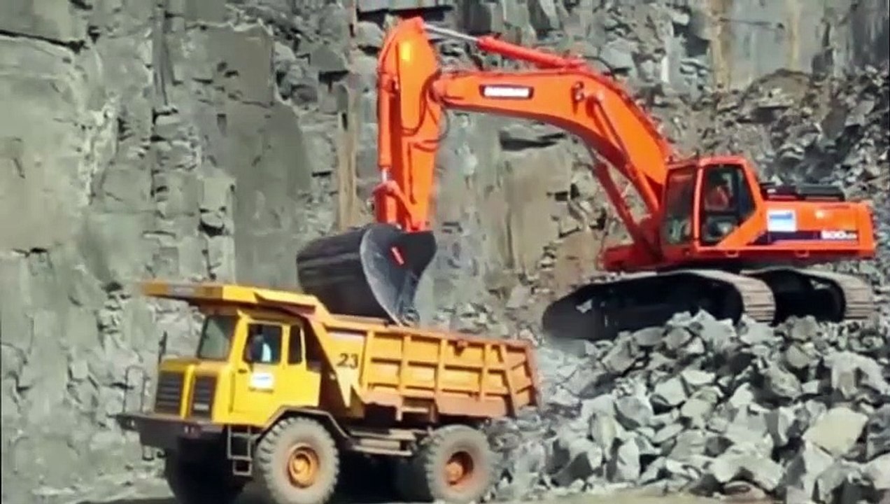 Extreme Dangerous HITACHI CAT Water Boer Excavator Loader Dump Truck Oversize Heavy Equipment
