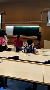 Quand une vache se ballade dans une salle de classe en plein cours : vive l'inde