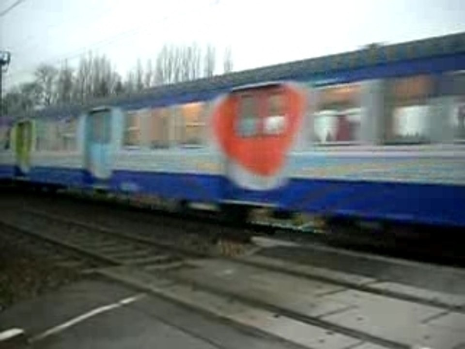 Passage d'un RIB 60 rénové tiré par une BB67000