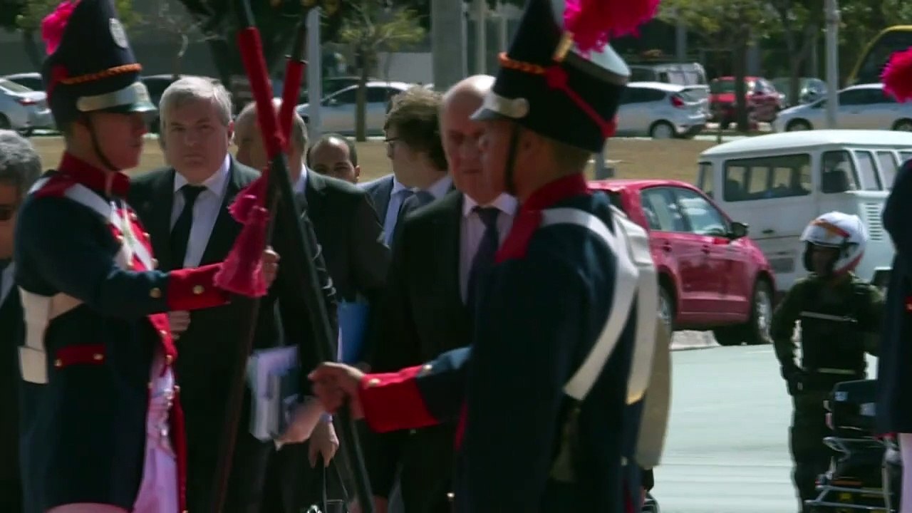 Araújo recebe Le Drian