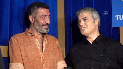 Cengiz Kurtoğlu ve Hakan Altun Harbiye'de hayranlarıyla buluştu