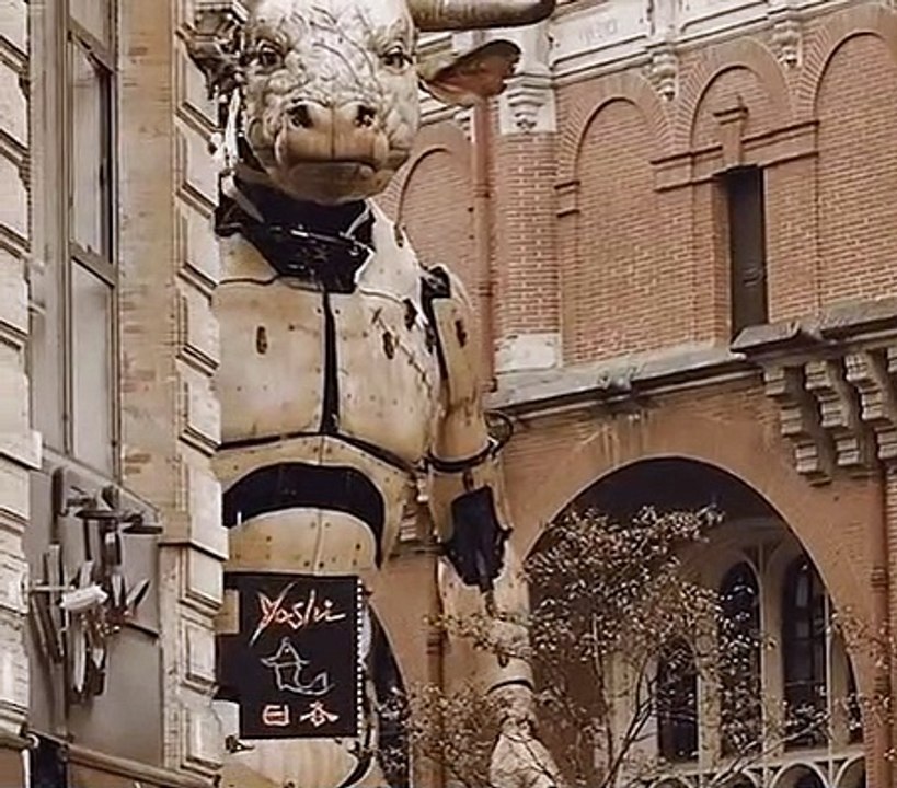 A giant mechanized minotaur walking around Toulouse.