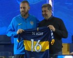 Boca Juniors - De Rossi pose avec son nouveau maillot