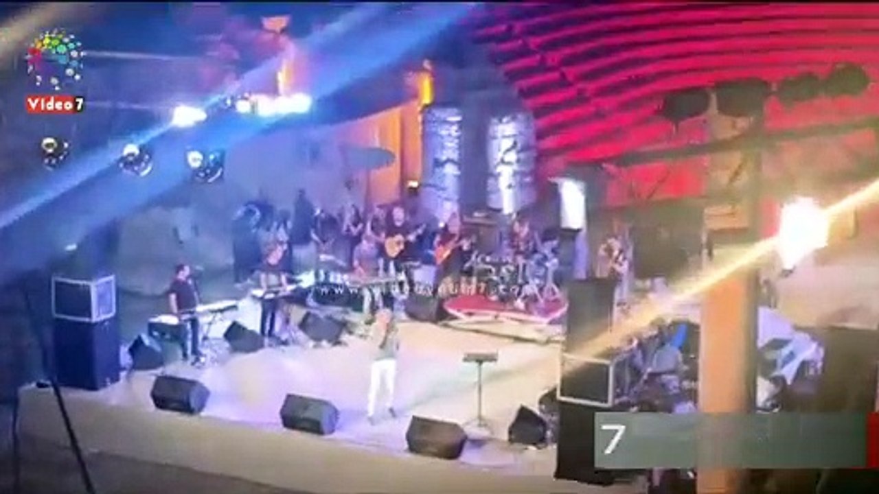 تامر عاشور يتألق في حفله بالمسرح الرومانى بالإسكندرية