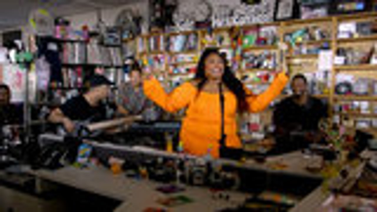 Lizzo Performs 'Truth Hurts' for NPR Tiny Desk Concert | Billboard News