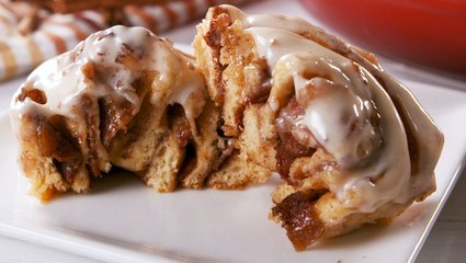 These Maple Bacon Cinnamon Rolls Are The Ultimate Sweet & Savory Breakfast