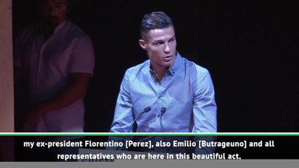 Ronaldo receives Marca Leyenda award