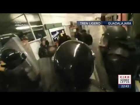 Así desalojaron a manifestantes en Tren Ligero de Guadalajara | Noticias con Ciro Gómez
