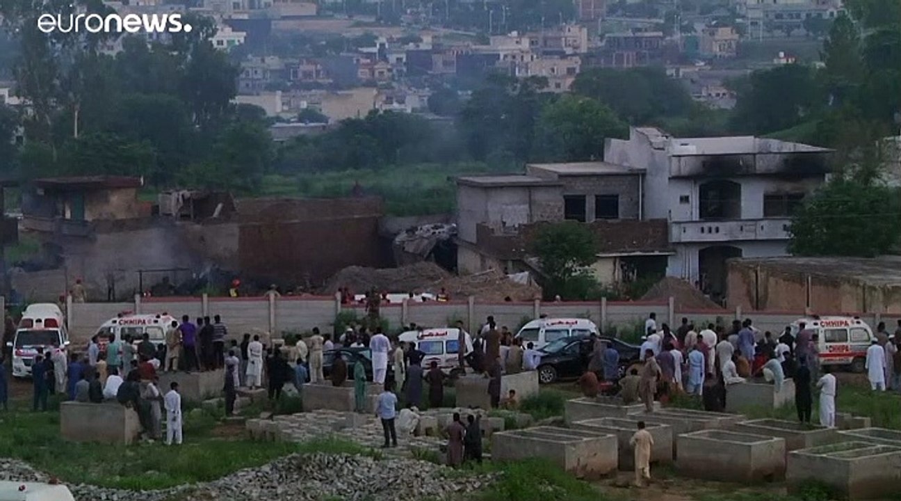 مقتل 17 شخصاً بينهم جنود في تحطم طائرة عسكرية ف...