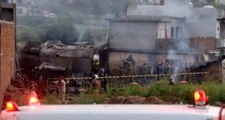 Pakistan'da askeri uçak evlerin üzerine düştü: 17 ölü, 12 yaralı
