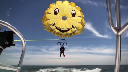 [영상] 낙하산 타고 슛~골!... 진기명기 묘기농구 / YTN