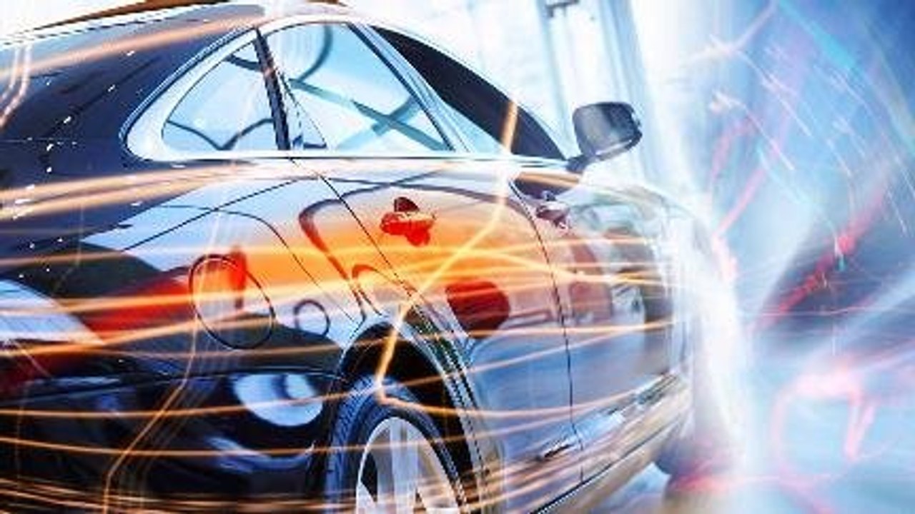 Polisi Nemplok Di Kaca Mobil