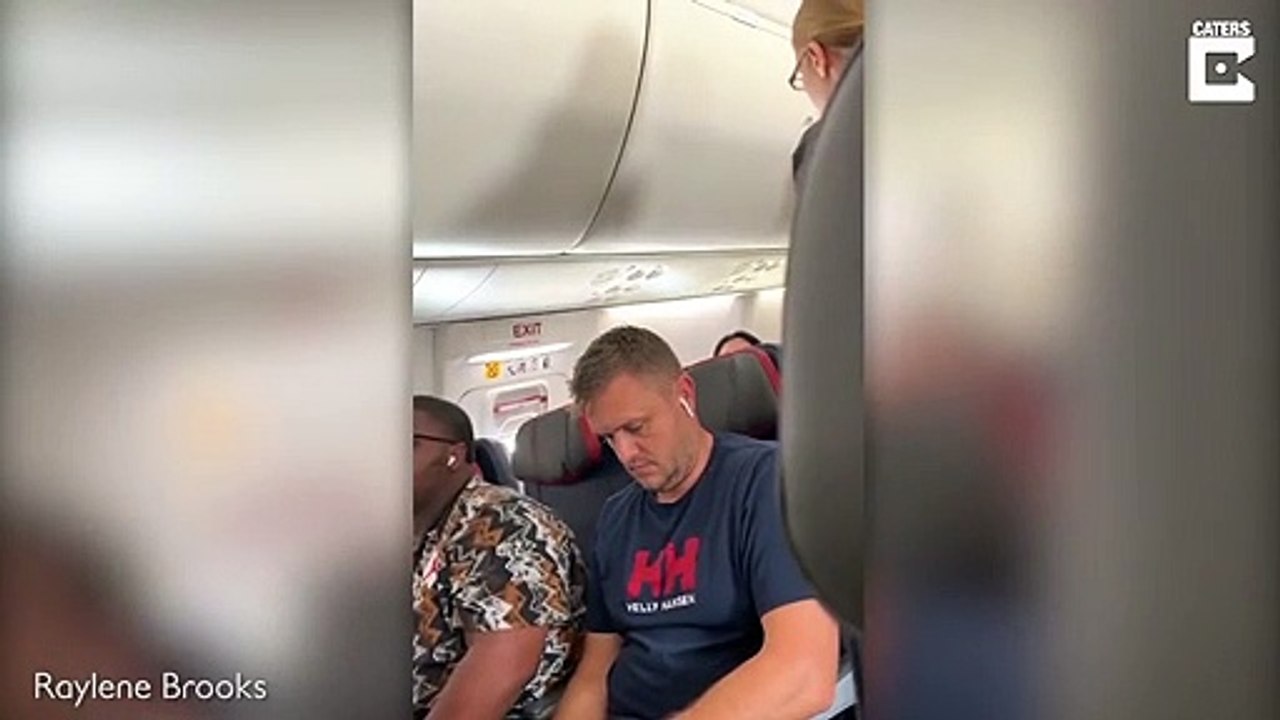 Embrouille de couple dans un avion en plein vol : elle met des coups à son mari !