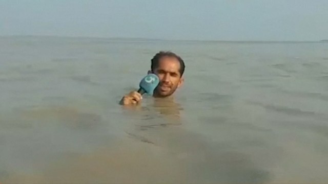 Pakistani reporter stands neck-deep in water to deliver live report on floods