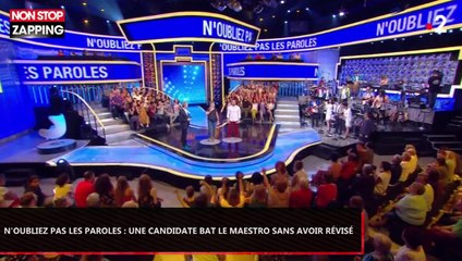 N'oubliez pas les paroles : Une candidate bat le maestro sans avoir révisé (Vidéo)