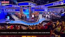 N'oubliez pas les paroles : Une candidate bat le maestro sans avoir révisé (Vidéo)