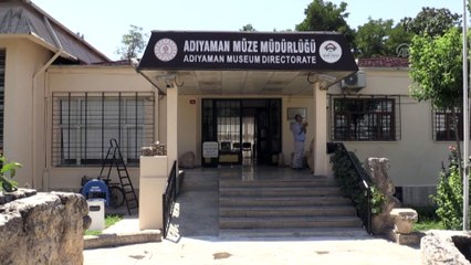 Gönüllü ressam, duvarları renklendiriyor - ADIYAMAN