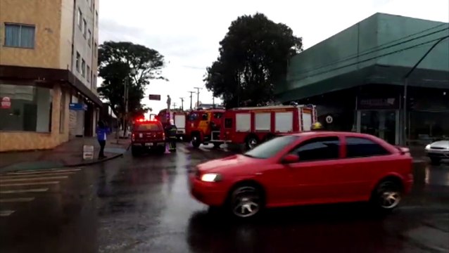 Vela acesa em imóvel provoca acionamento de caminhões do Corpo de Bombeiros