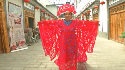 Incredible paper gowns made by paper-cutting master