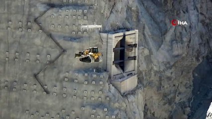 Bakan Pakdemirli, Türkiye'nin en yüksek barajı için tarih verdi