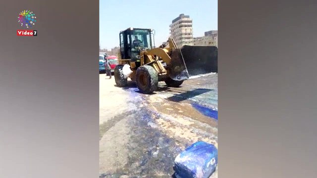 انقلاب سيارة محملة بالصابون الخام أعلى دائرى البراجيل