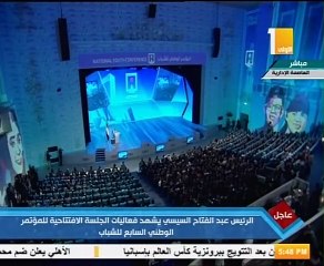 هديل ماجد تطالب السيسي بسماع غنائها..والرئيس يصعد للمسرح