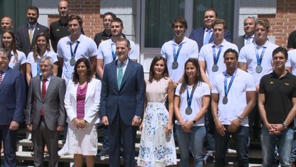 La Reina apuesta por el blanco antes de viajar a Mallorca