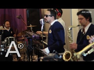 Los Elefantes: ‘Another Brick in the Wall’