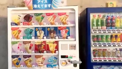 Linares presume de su máquina de vending de artículos religiosos