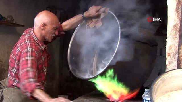 Bayram öncesinde bakır kazan ve tencereler kalaylanıyor