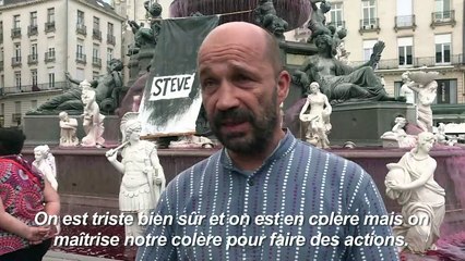 Nantes: du faux sang et des brassards noirs en hommage à Steve