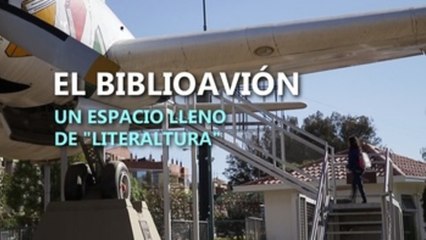Un avión convertido en biblioteca acerca a los niños bolivianos a la literatura