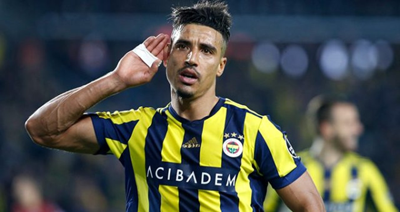 Taraftarların tepkisine dayanamayan Nabil Dirar...